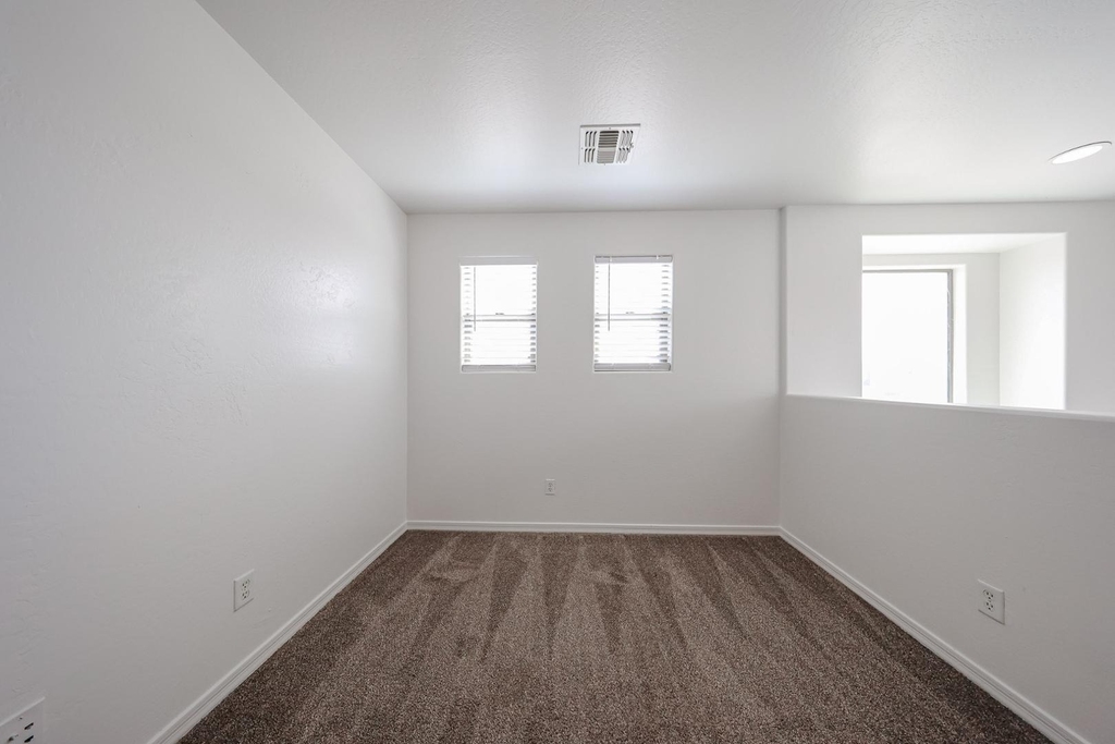 41298 W Parkhill Drive - Photo 14