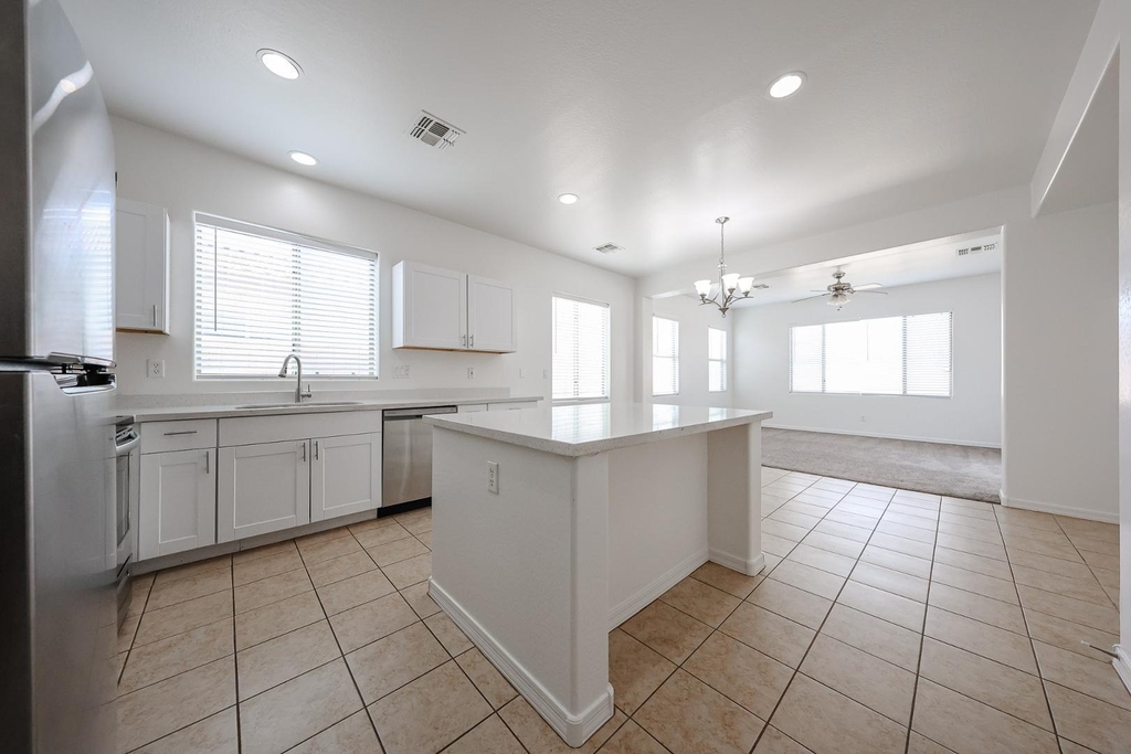 41298 W Parkhill Drive - Photo 26