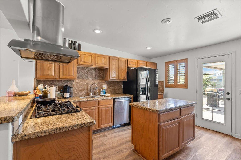 535 W 19th - Photo 6
