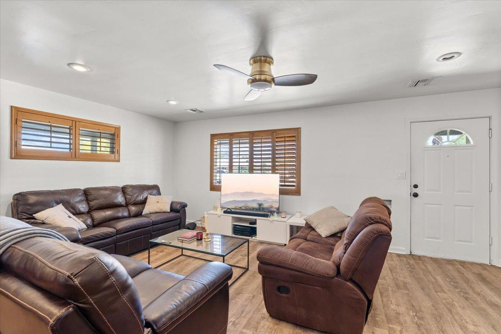 535 W 19th - Photo 2