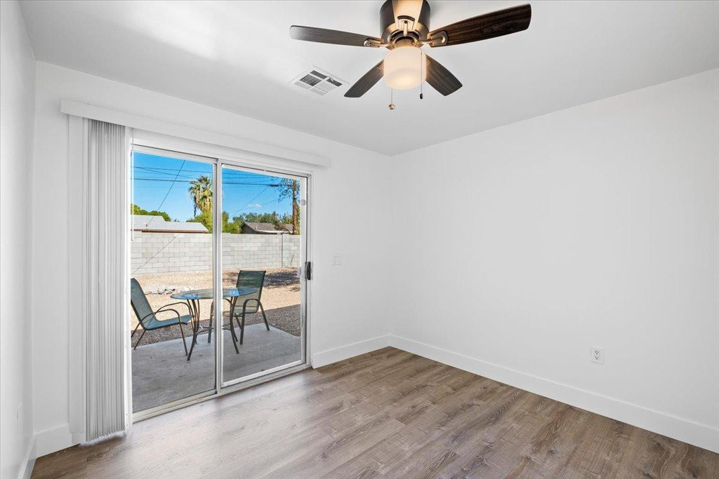 528 W 18th - Photo 14