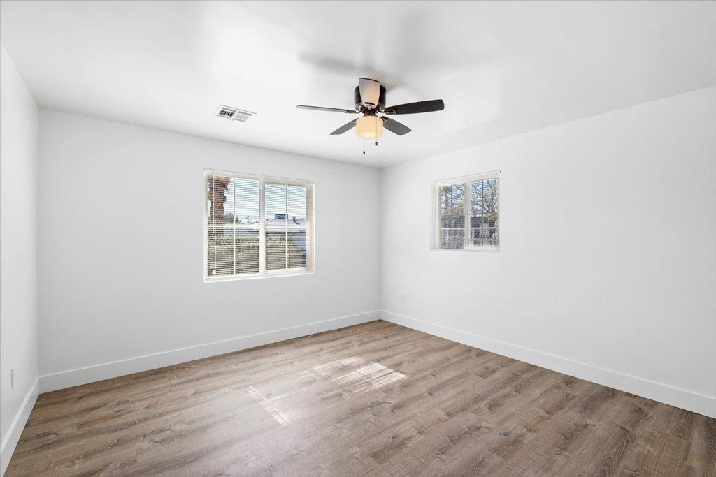 528 W 18th - Photo 10