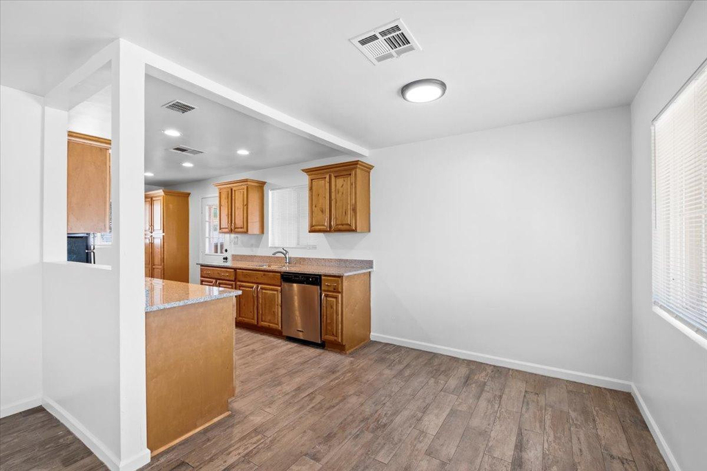528 W 18th - Photo 4