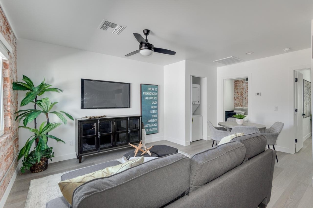 2512 E Thomas Road - Photo 4