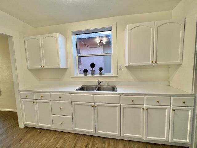 938 E 12th Street - Photo 2