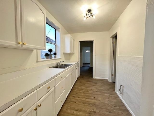 938 E 12th Street - Photo 3