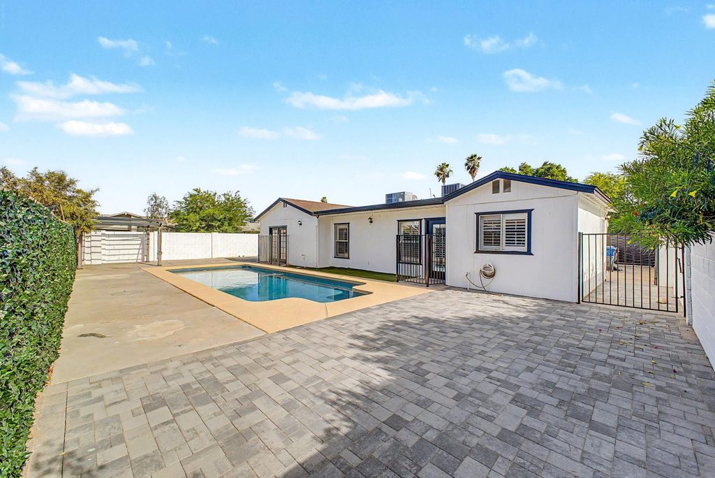 2550 E Butte Street - Photo 0