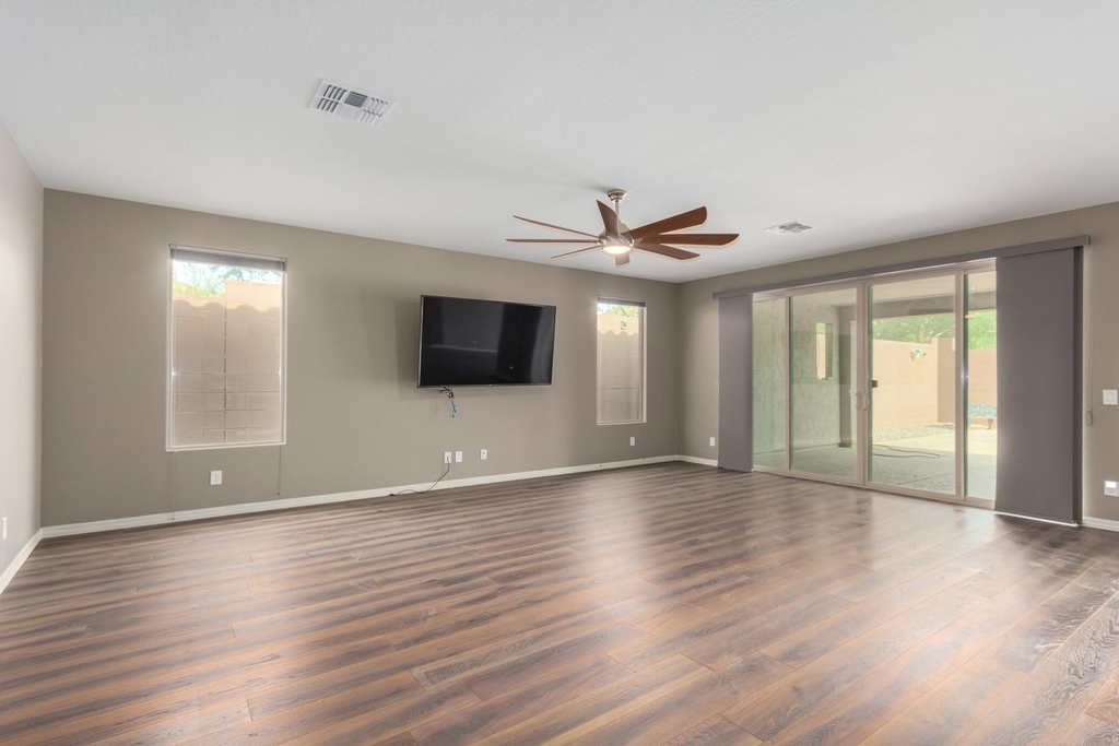27025 N 69th Lane - Photo 3