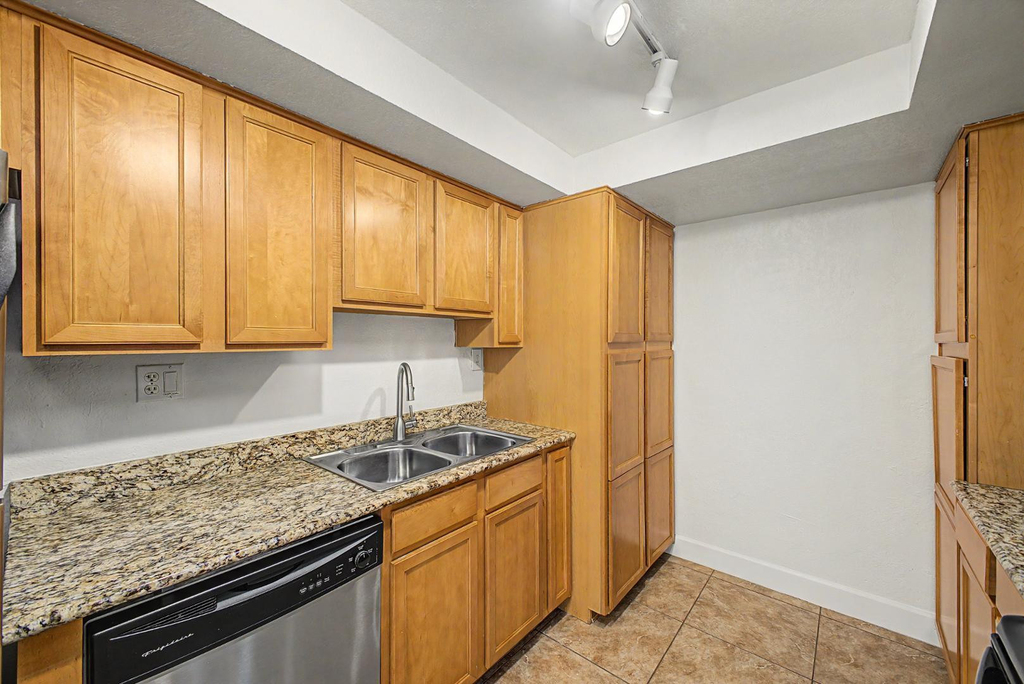 3825 E Camelback Road - Photo 8
