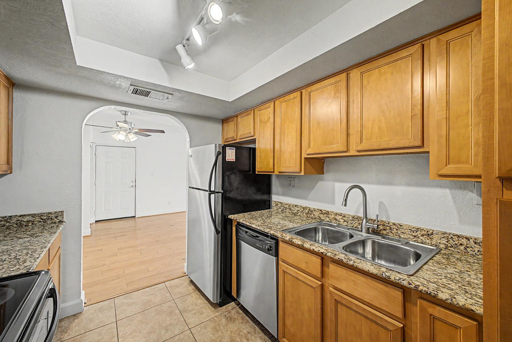 3825 E Camelback Road - Photo 6