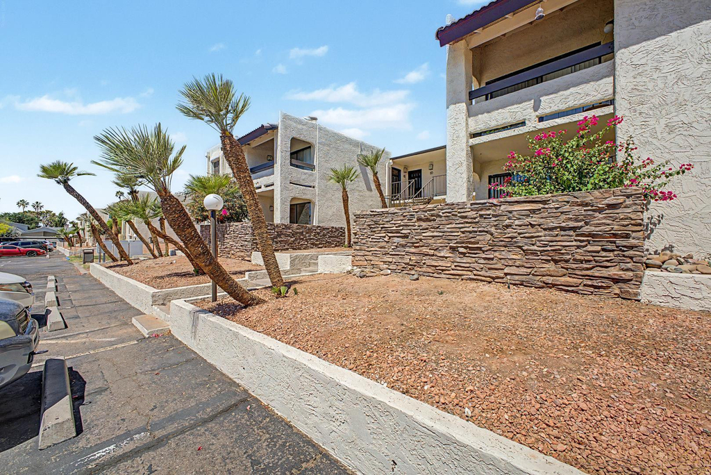 3825 E Camelback Road - Photo 3