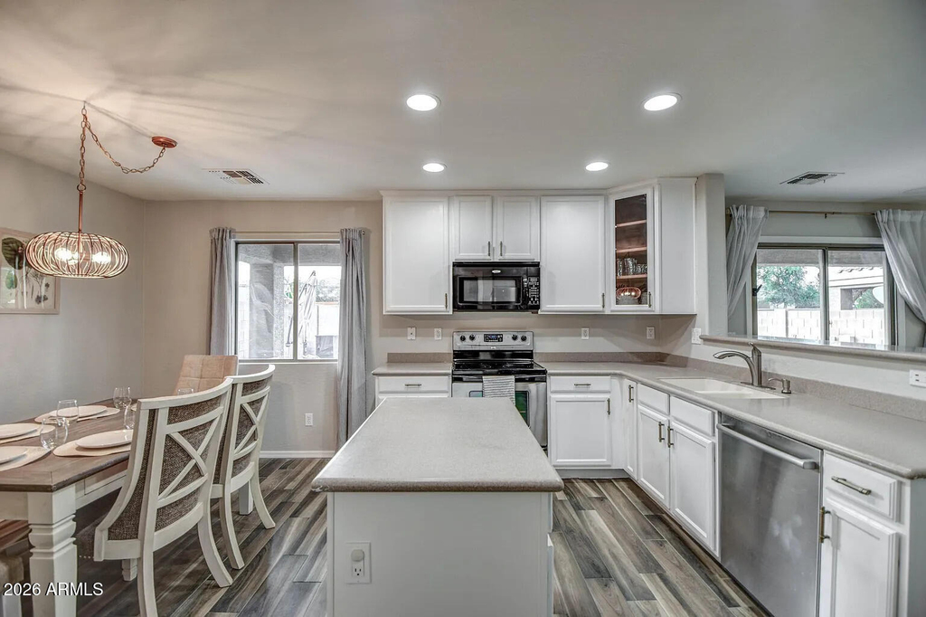 10964 W Taft Street - Photo 3