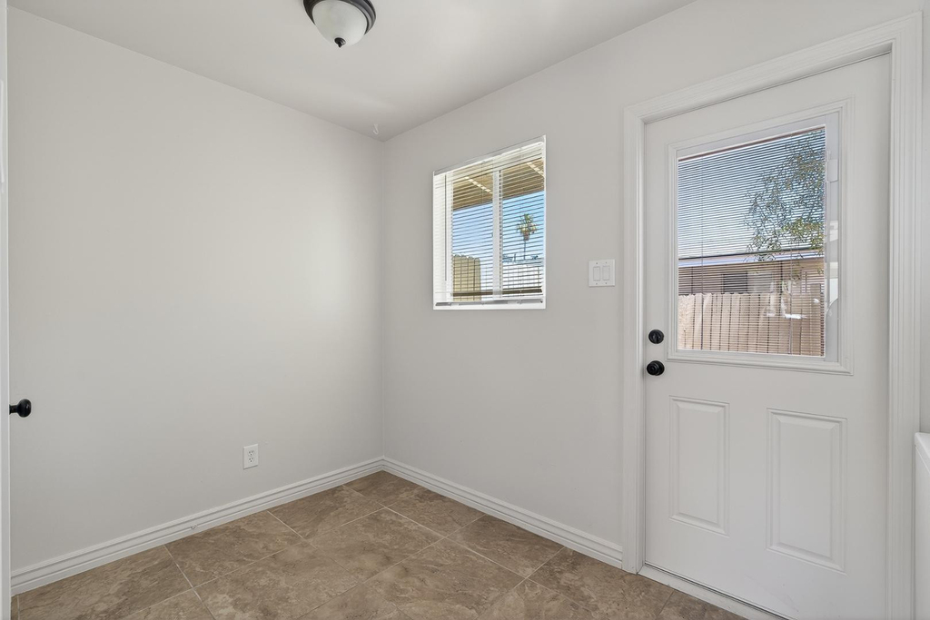 7802 E Heatherbrae Avenue - Photo 10