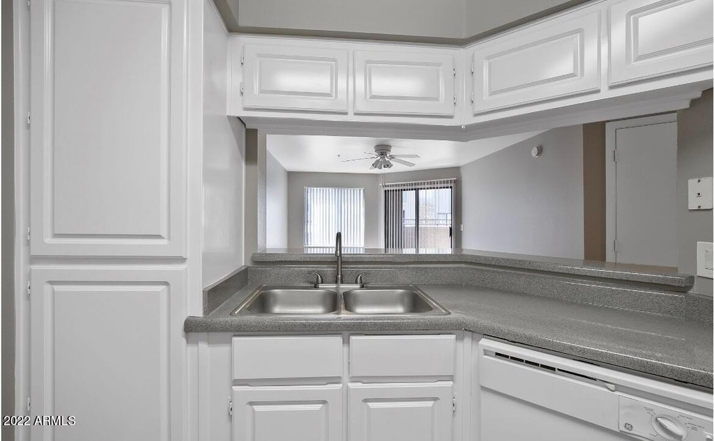 2025 E Campbell Avenue - Photo 4
