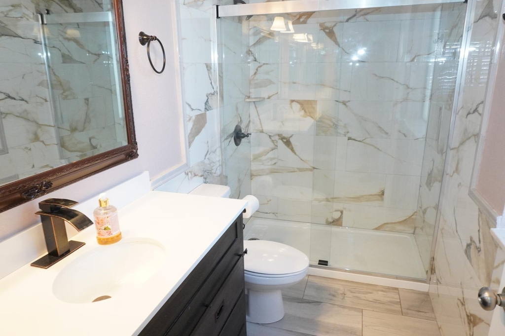 10444 N 69th Street - Photo 9