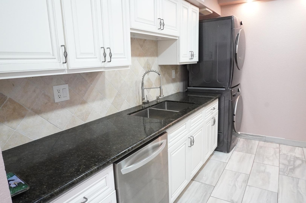 10444 N 69th Street - Photo 3