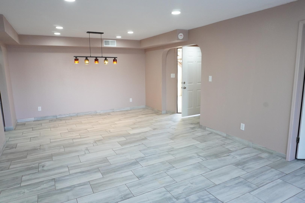 10444 N 69th Street - Photo 5