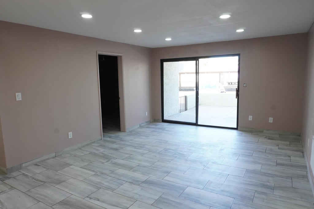 10444 N 69th Street - Photo 4