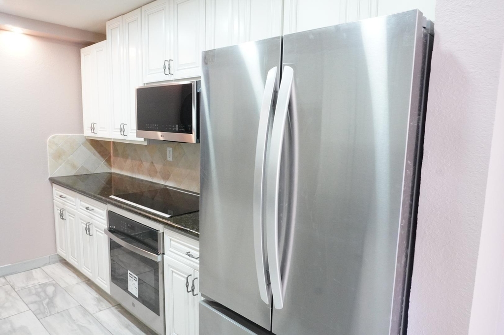 10444 N 69th Street - Photo 2