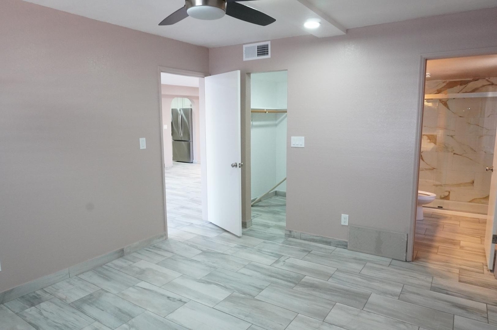 10444 N 69th Street - Photo 7