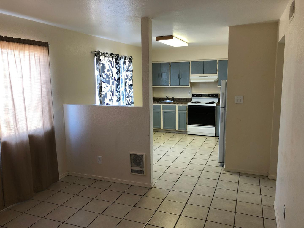 2510 E Pueblo Avenue - Photo 2