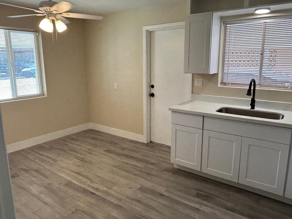 726 E 3rd - Photo 5