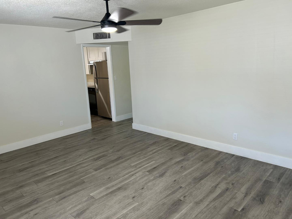 726 E 3rd - Photo 8