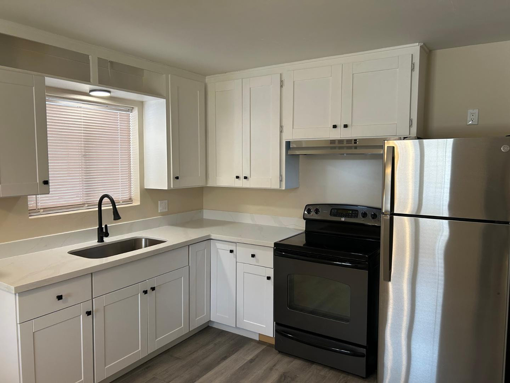 726 E 3rd - Photo 1
