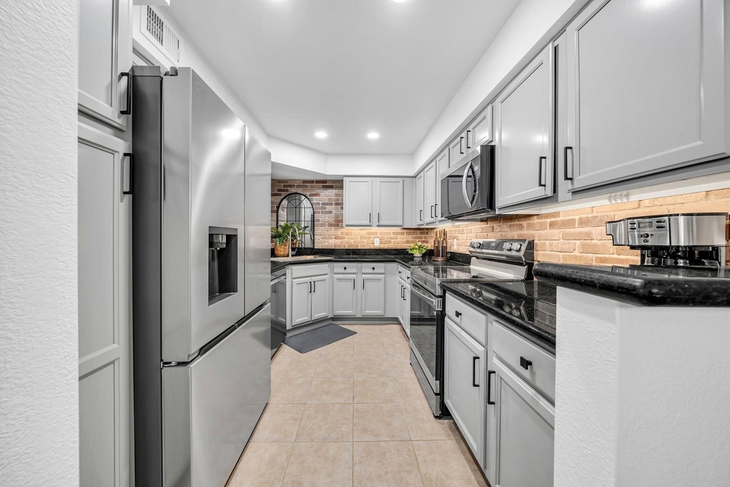 8787 E Mountain View Road - Photo 16
