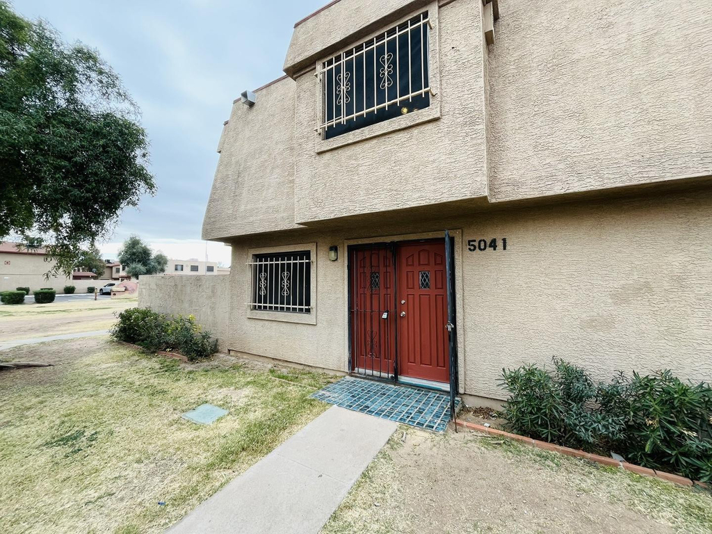 5041 N 40th Avenue - Photo 12