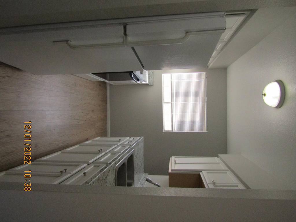 260 W 8th Avenue - Photo 1