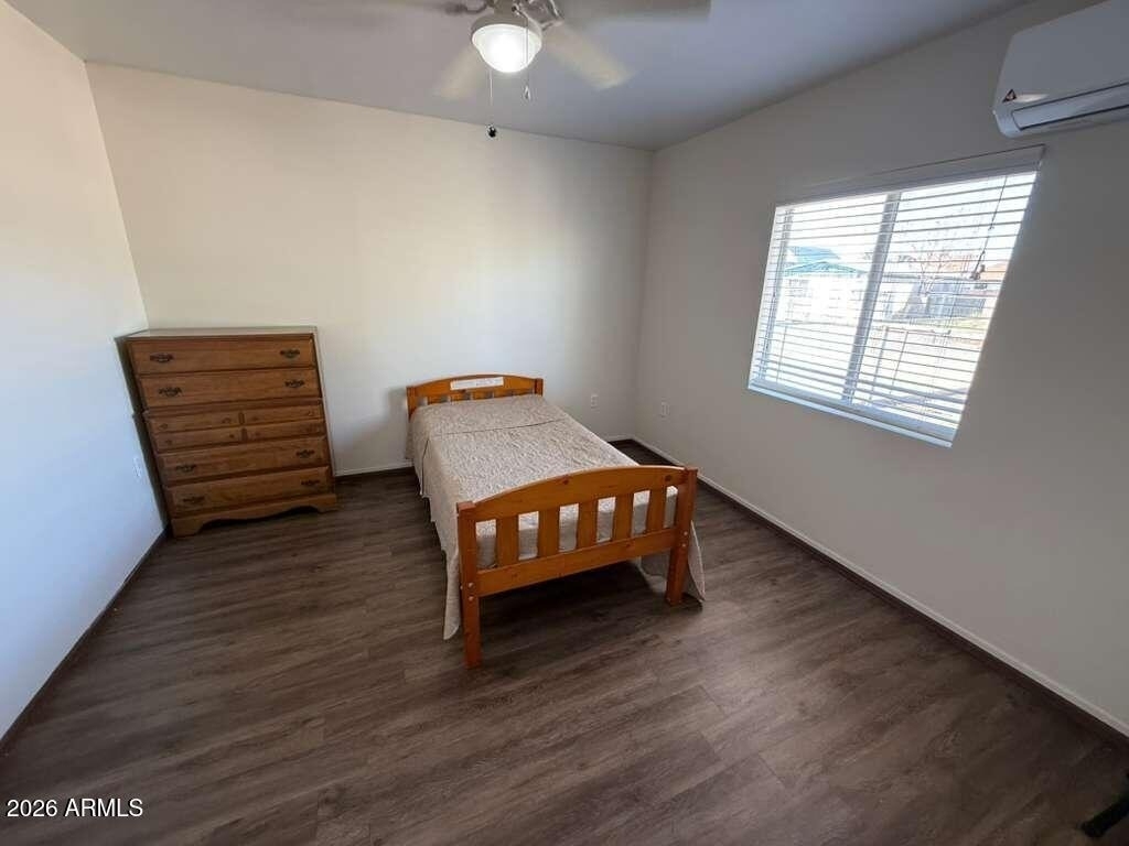 936 E 8th Street - Photo 4