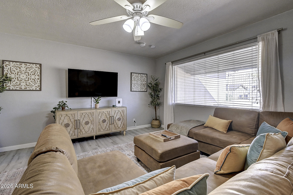 1027 W 19th Street - Photo 6