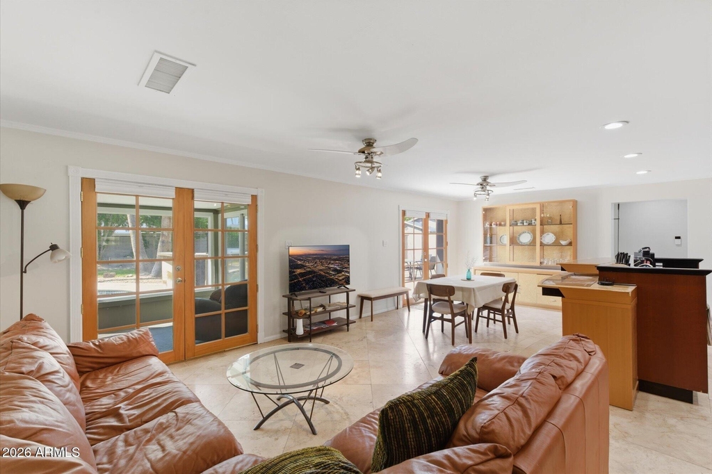 4613 E Vernon Avenue - Photo 3