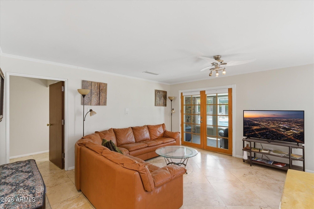 4613 E Vernon Avenue - Photo 2