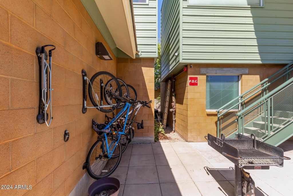 129 N 11th Avenue - Photo 17