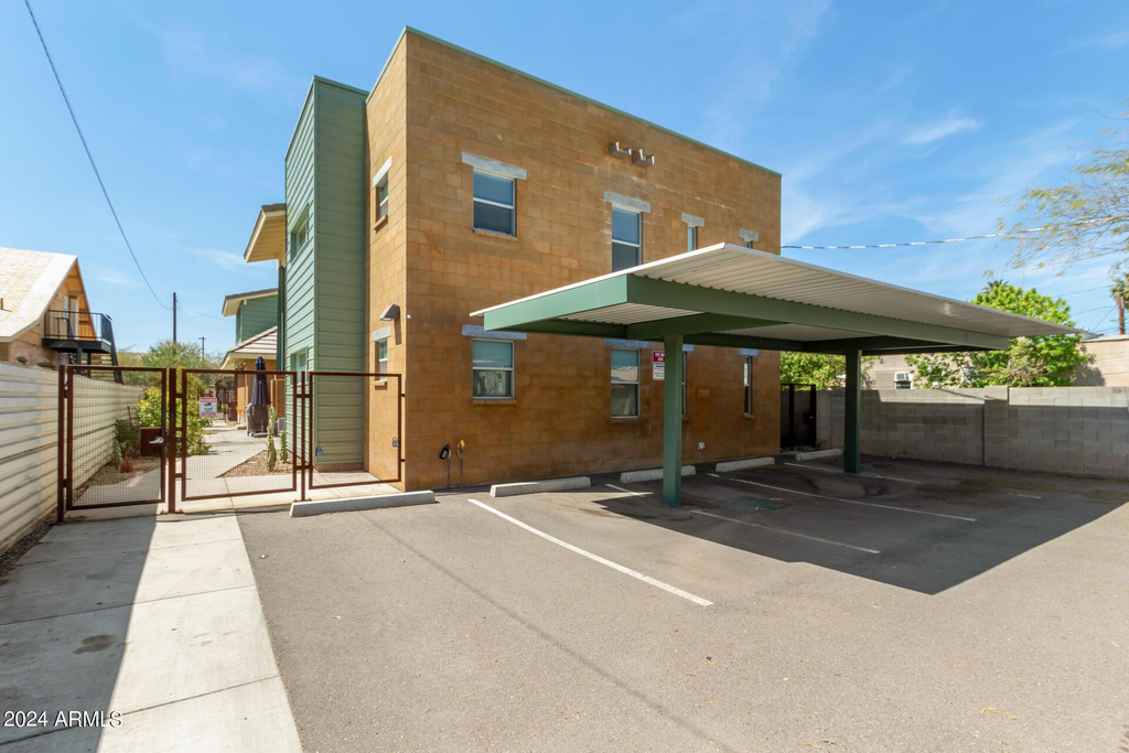 129 N 11th Avenue - Photo 18