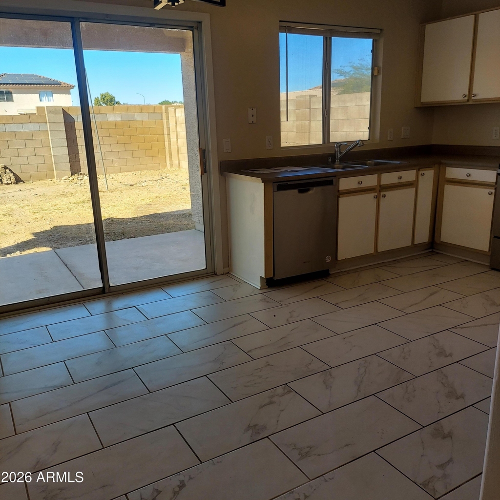 11922 N Olive Street - Photo 4