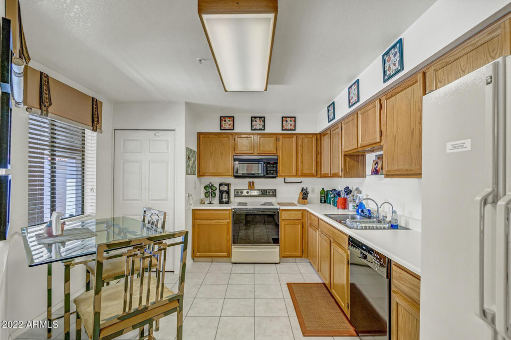9460 E Mission Lane - Photo 11