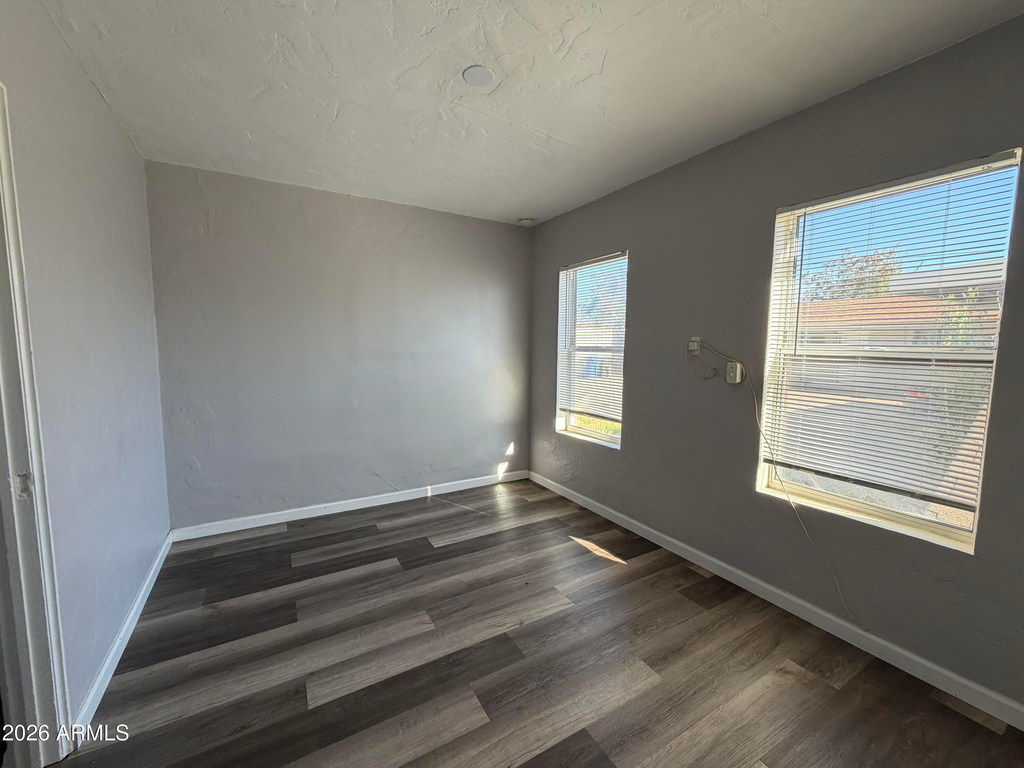 1833 E Harvard Street - Photo 7