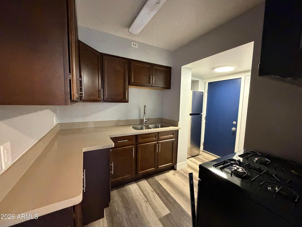 1833 E Harvard Street - Photo 4