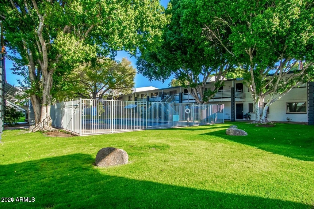 721 E Montebello Avenue - Photo 21