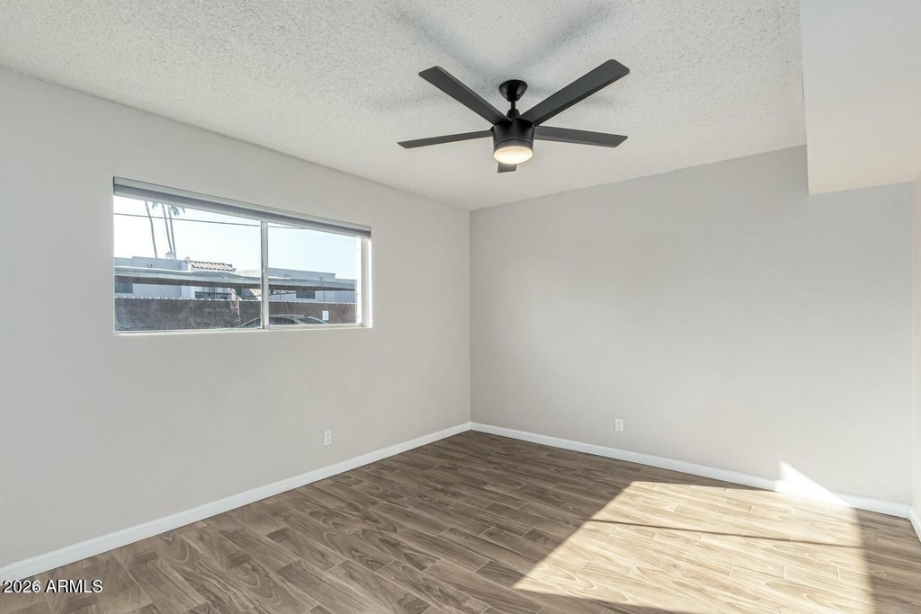 721 E Montebello Avenue - Photo 15