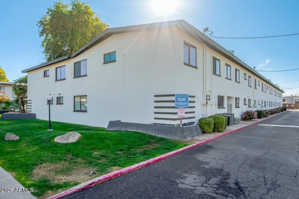 721 E Montebello Avenue - Photo 1