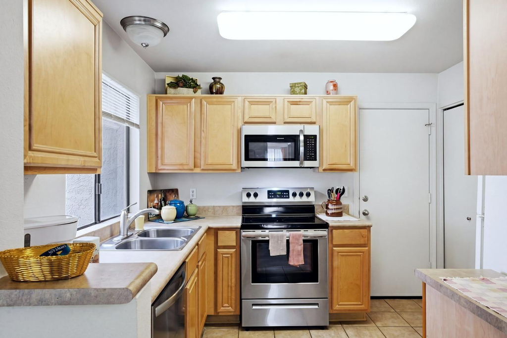 10115 E Mountain View Road - Photo 5