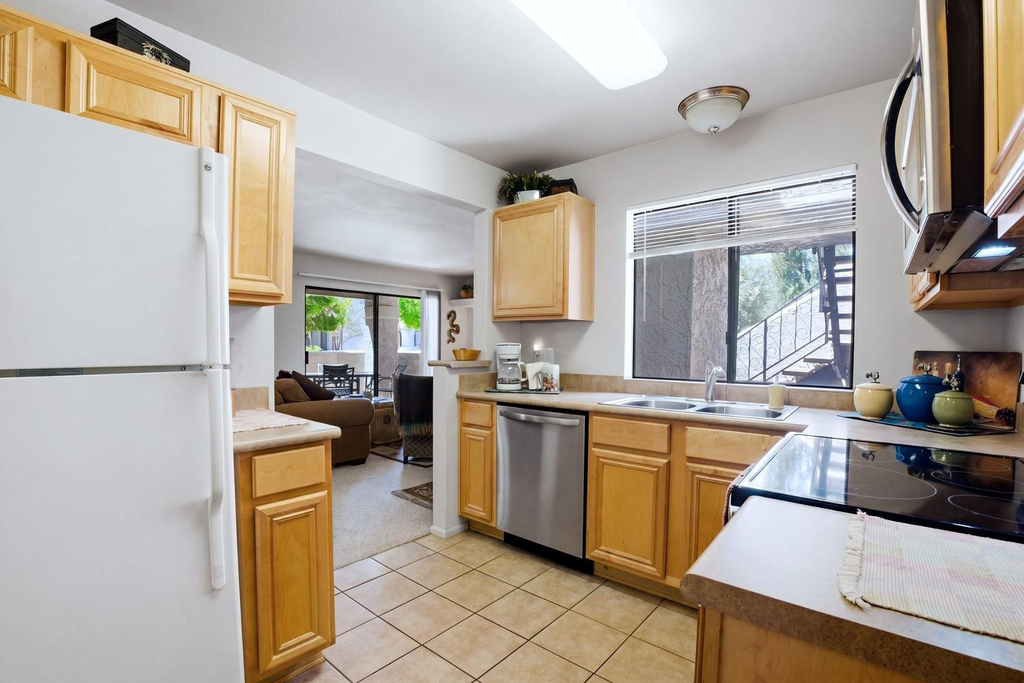 10115 E Mountain View Road - Photo 4
