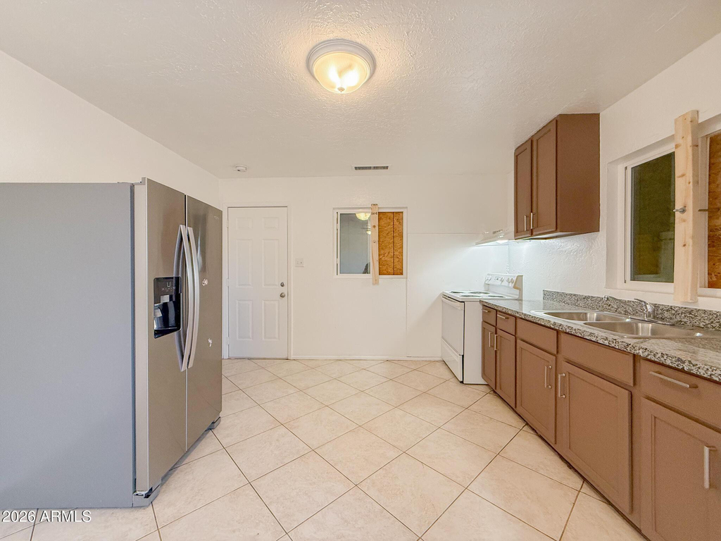 3442 E Melvin Street - Photo 3