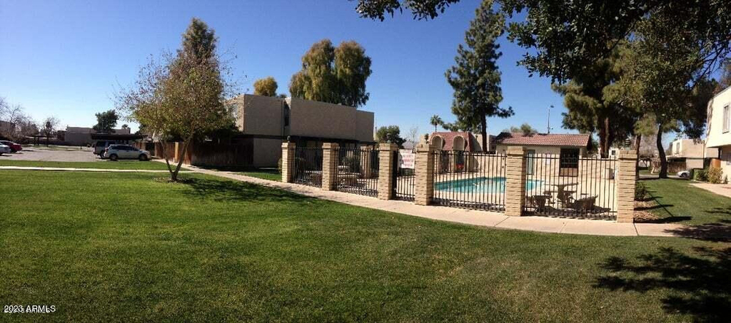 6002 W Townley Avenue - Photo 8