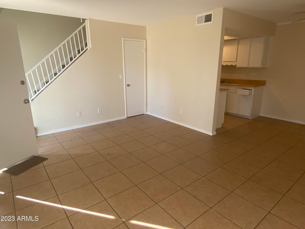 6002 W Townley Avenue - Photo 2