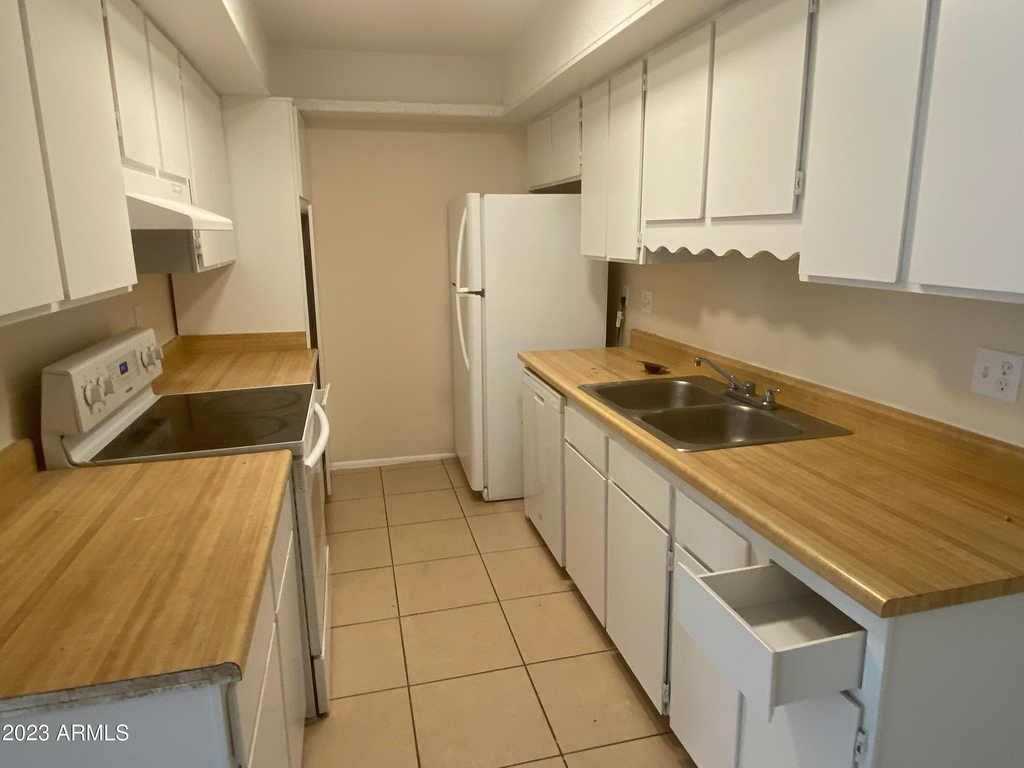 6002 W Townley Avenue - Photo 1